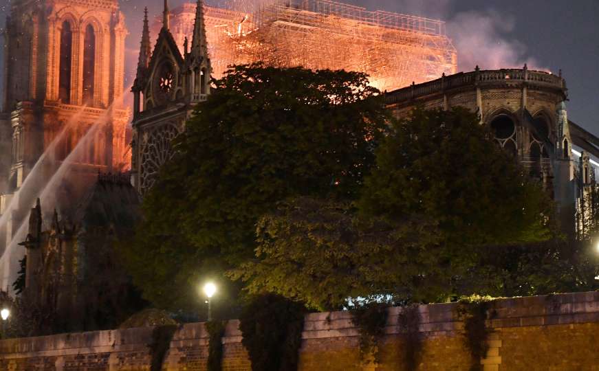 Naredni sati ključni za spašavanje Notre Damea: Ako padne zvono, padaju i tornjevi